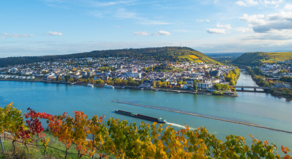 Frachtschiff auf dem Rhein in Rheinland Pfalz